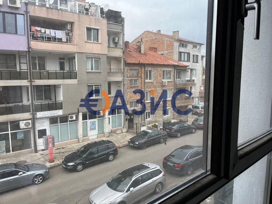 Жилищна сграда с търговски площи в гр.Поморие, 900кв. м., 855 000 евро