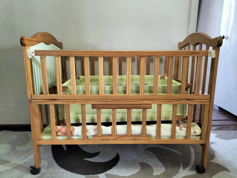 Продам кроватку с люлькой