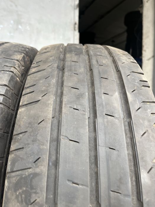 2 бр. гуми за бус 205/75/16C Continental DOT 2120 5 mm