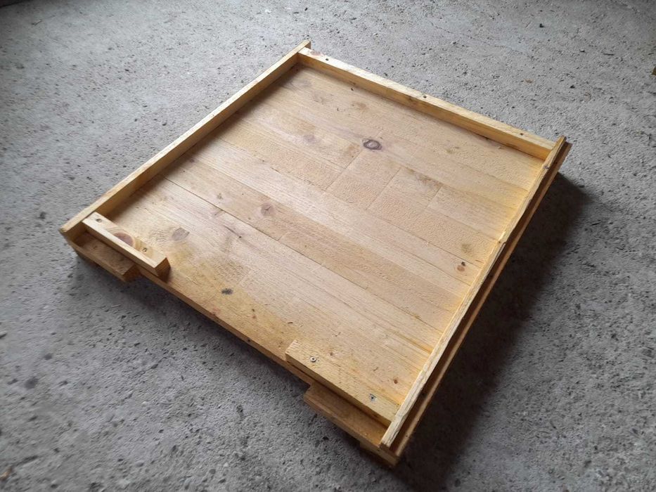 Lazi familii albine, pe 12 rame in pat rece.