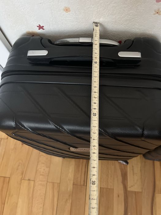 Два куфара -голям и малък