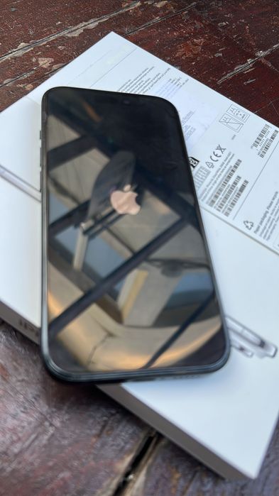 Vând iPhone 15 -stare foarte bună