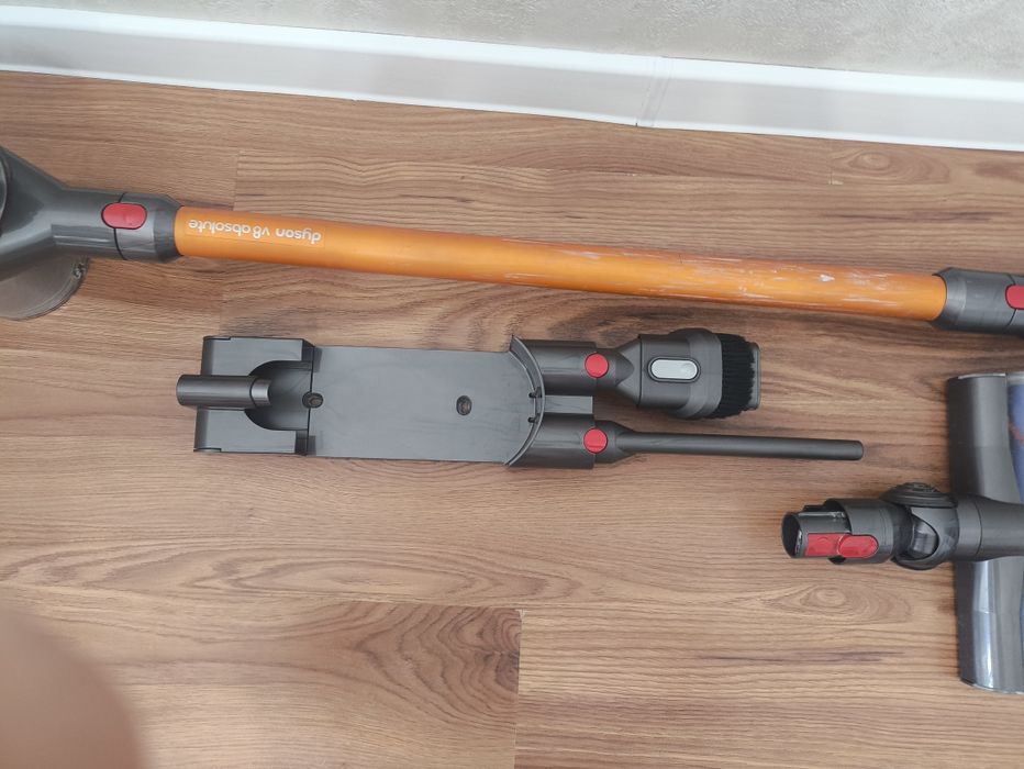 Продам dyson v8 absolute