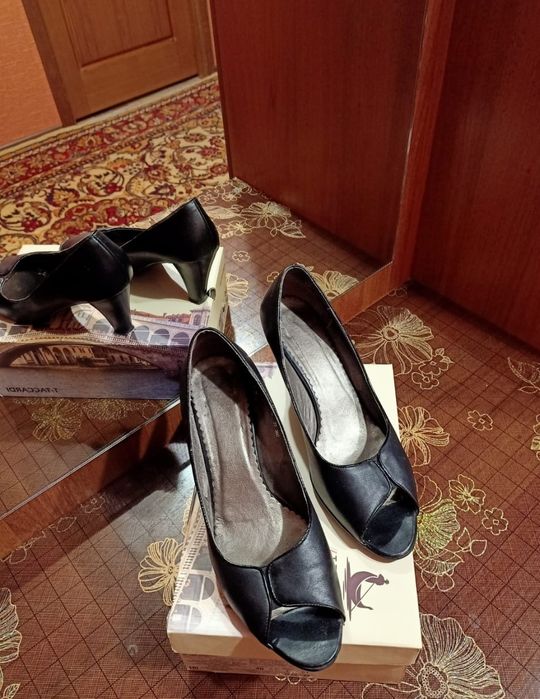 Туфли женские отличные !