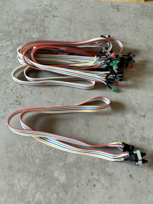 Бутони за дънна платка с кабели