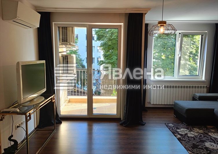 Дава се под наем Двустаен апартамент в София, Център - 75 кв.м за 650 € - Снимка #2