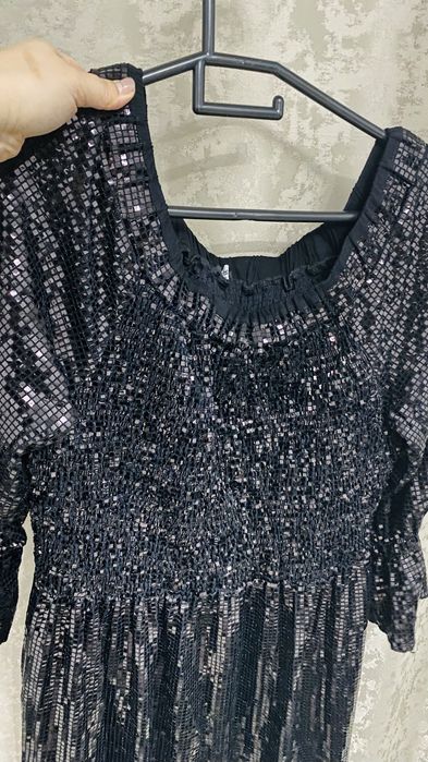 Продается платье с паетками