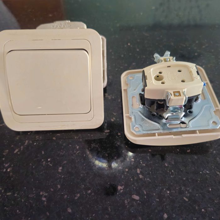 РАЗПРОДАЖБА! Ключове, контакти, розетки