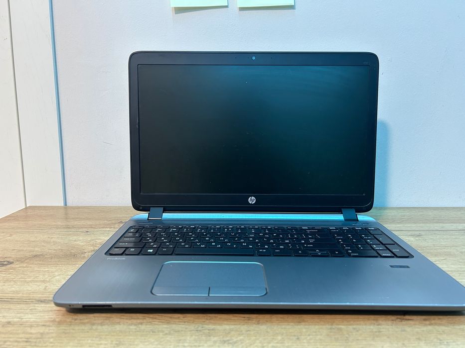 Ноутбук HP б/у в рабочем состоянии, работает от зарядки