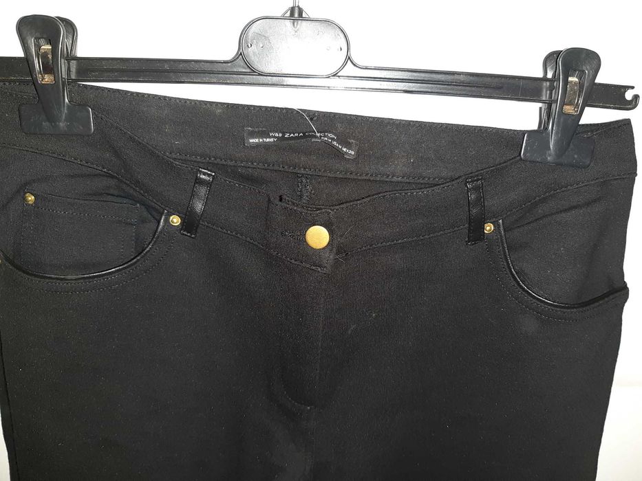 Blugi conici cu insertii de piele negri Zara