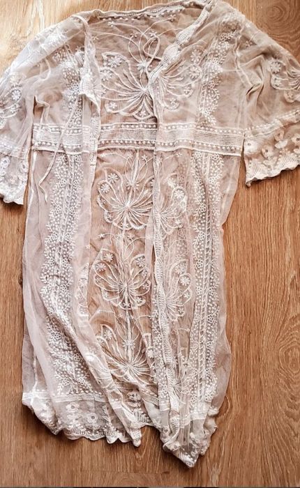 Бански различни и Парео дантела .