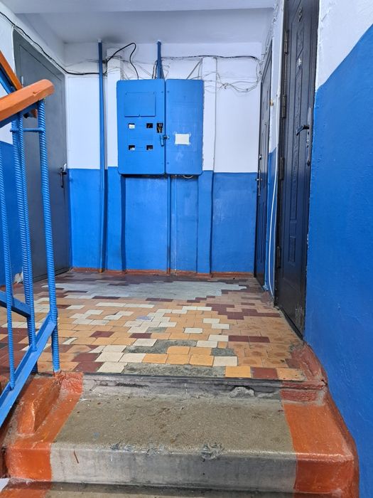 Продам  двух комнатную квартиру в центре  города Щучинска