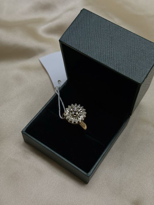 Золотое кольцо с фианитами