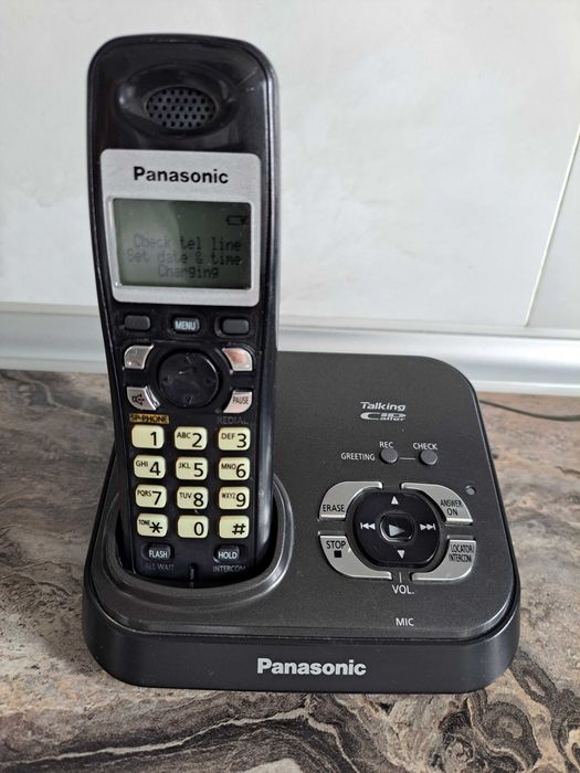 Радиотелефон Panasonic с автоответчиком