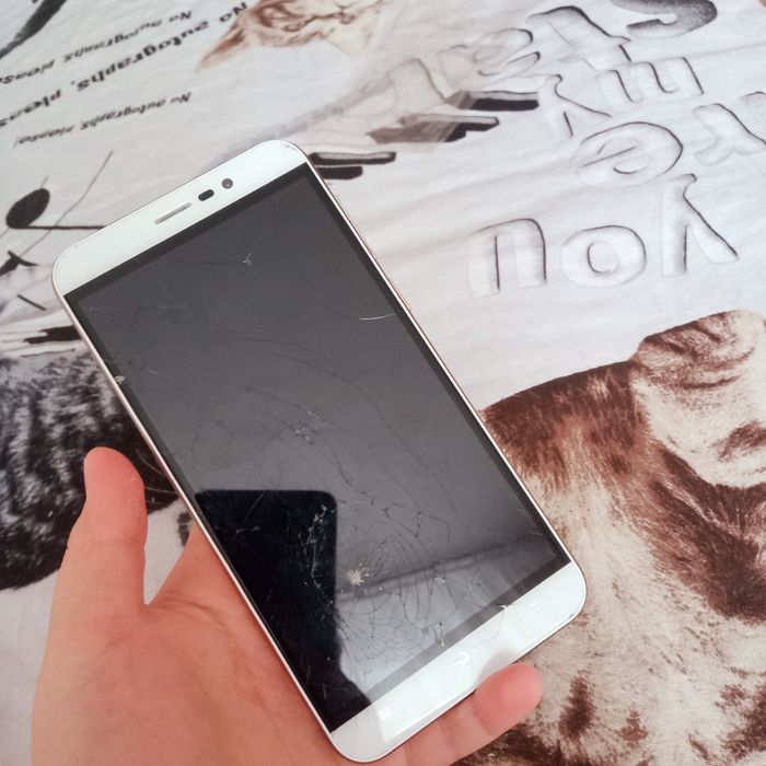 Телефон рабочий но за паролиной