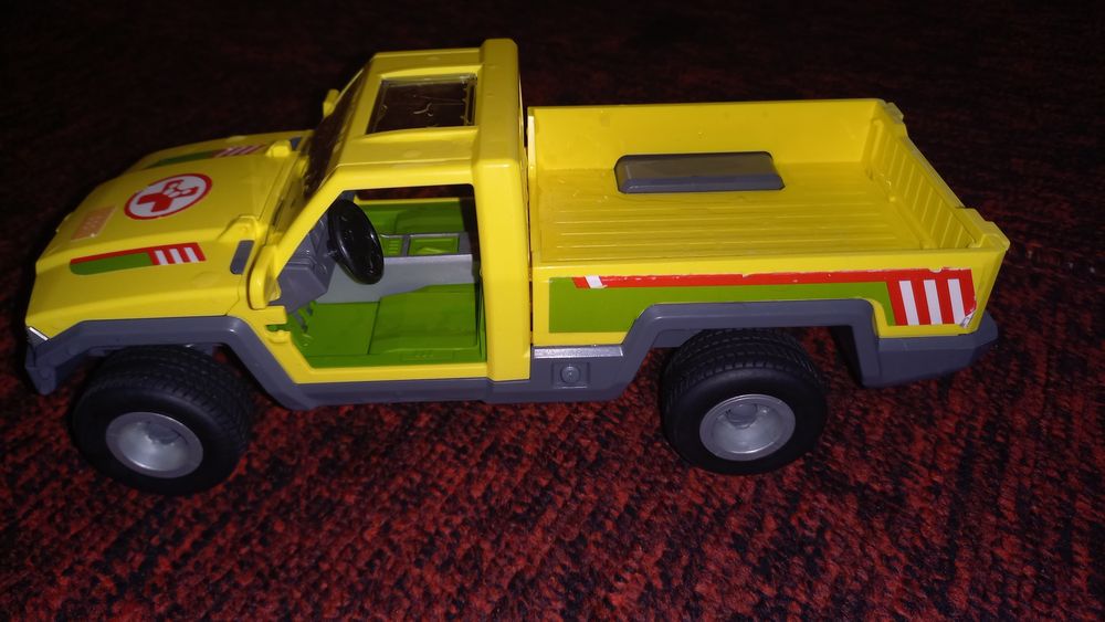 продаю машину детскую