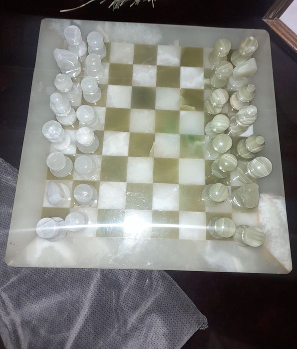 Шахматы сделаны из Оникс