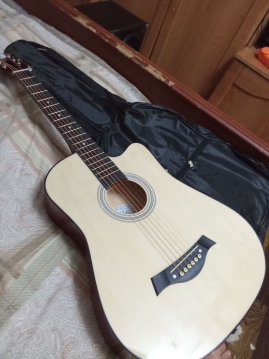 Продам гитару(новая)