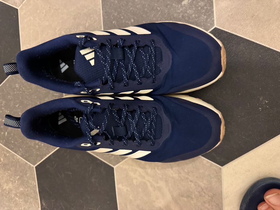 Предлагам маратонки Adidas