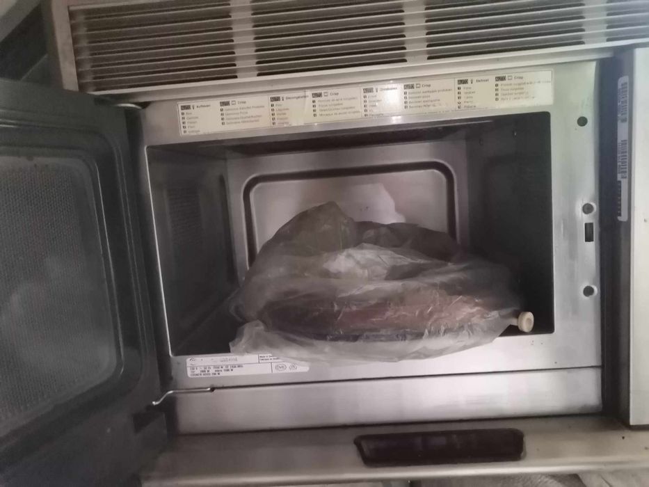 Vând cuptor în stare buna de funcționare.,doua motoare