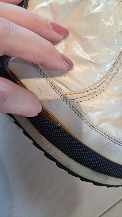 Подарявам обувки 37ми номер със забележки за София