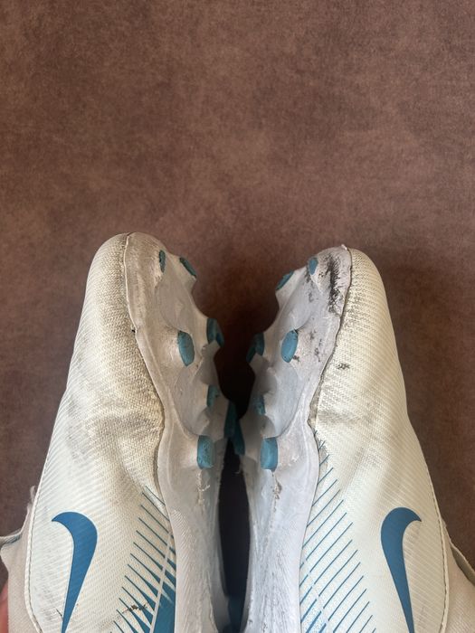 Детски футболни обувки