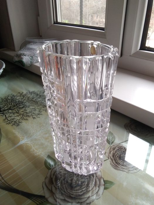 Вазы из стекла,хрусталя и керамические