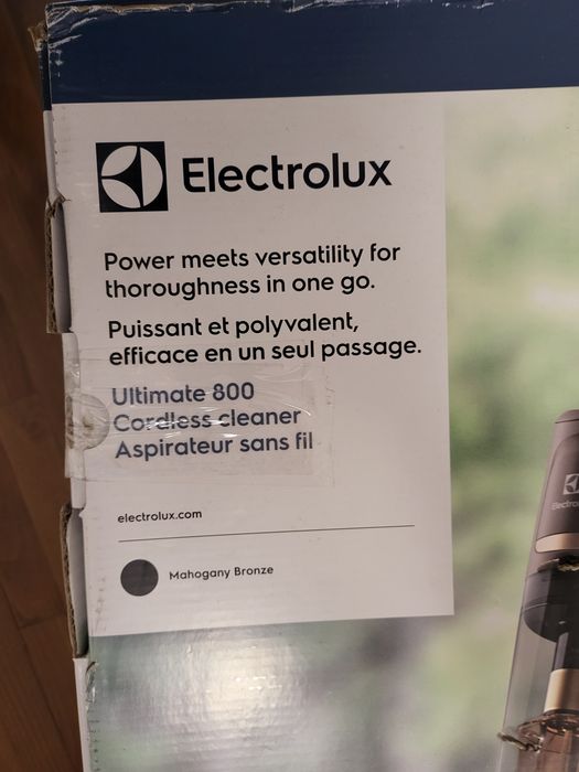 Вертикална прахосмукачка Electrolux Ultimate 800
