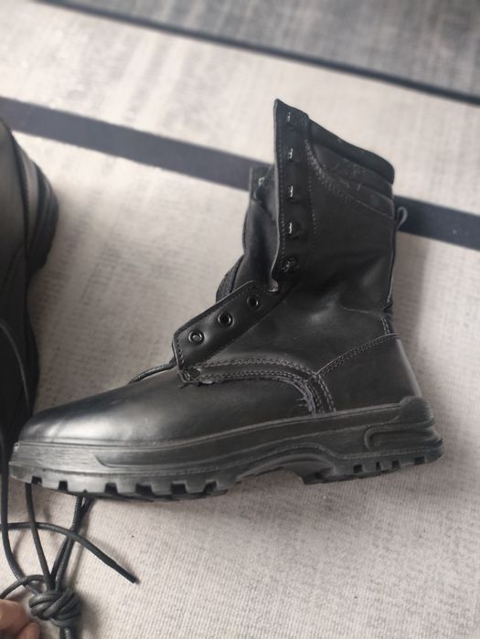 Продам зимние берцы новые