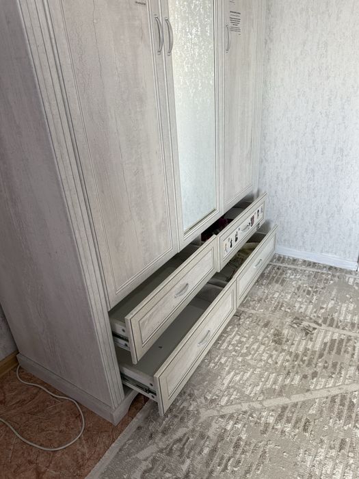 Шифонер трехдверный
