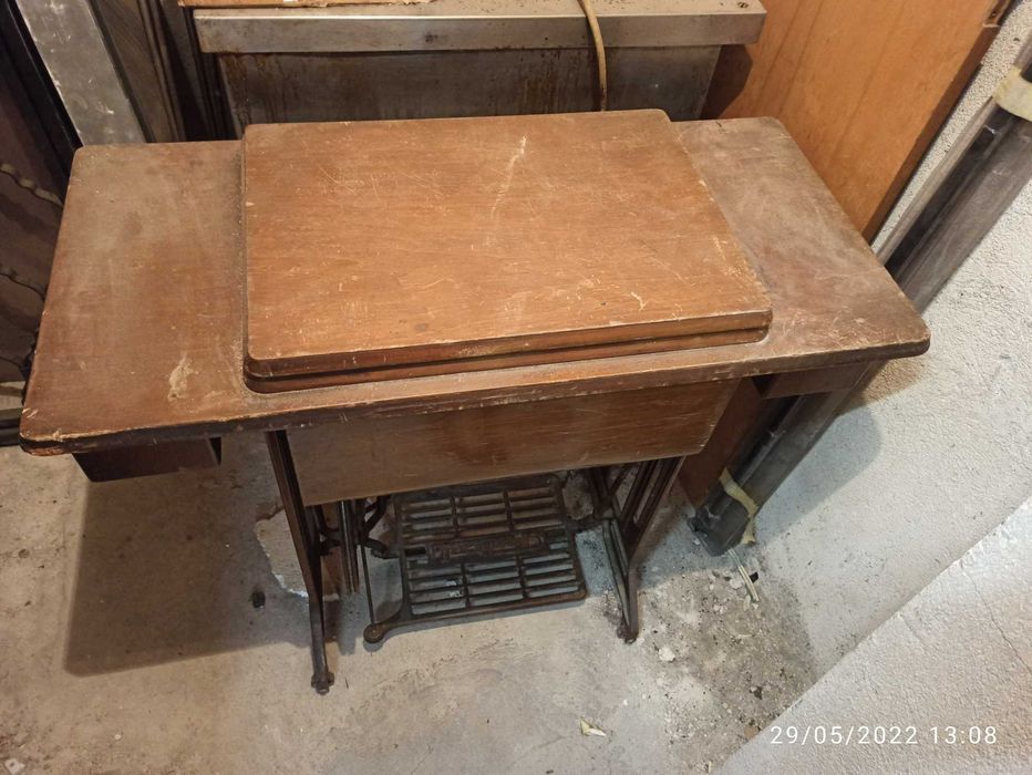 Продавам крачна шевна машина Typical