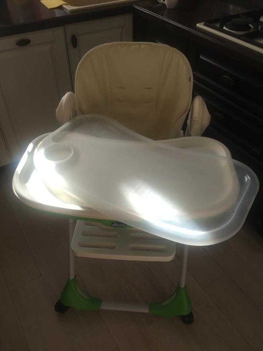 Продам стульчик для кормления chicco