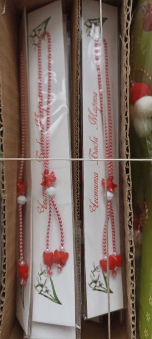 Мартеници на едро