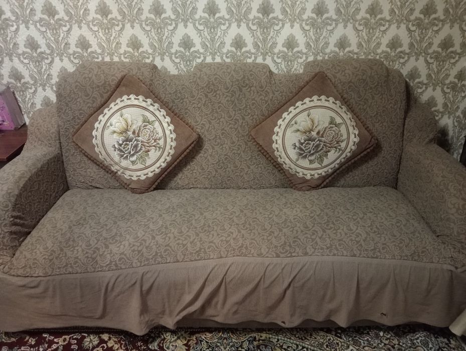 1ta divan va 2ta kreslo qoniqarli holatda