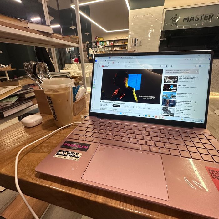 Продаю ноутбук розовый