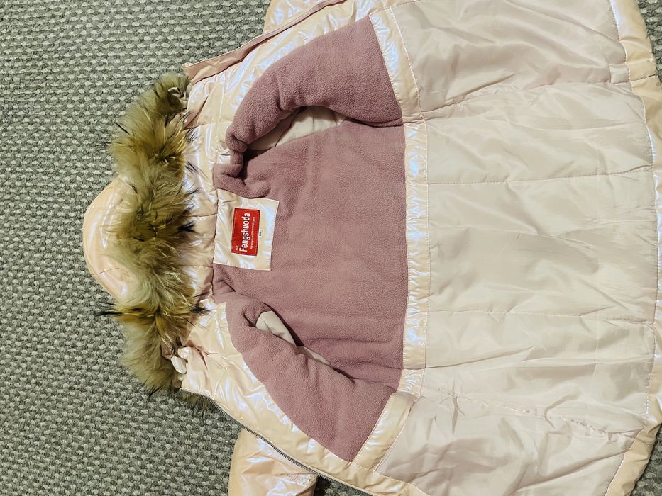 Продам куртку на девочку