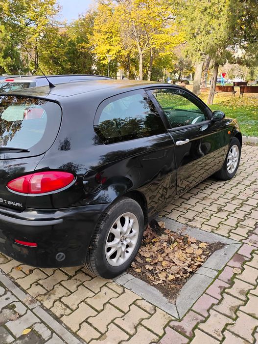 Продавам автомобил Alfa Romeo 147