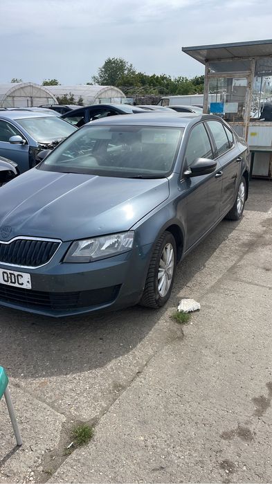 Vând uși Skoda Octavia 3