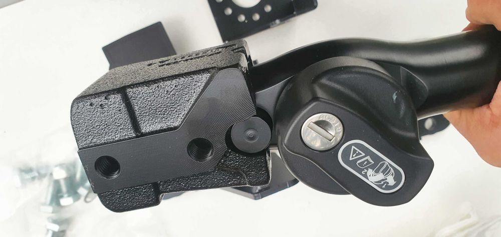 AlKo carlig de remorcare de forta NOU,fixare pe  verticala, demontabil