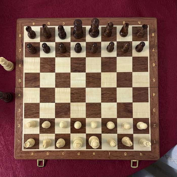 Настольные шахматы