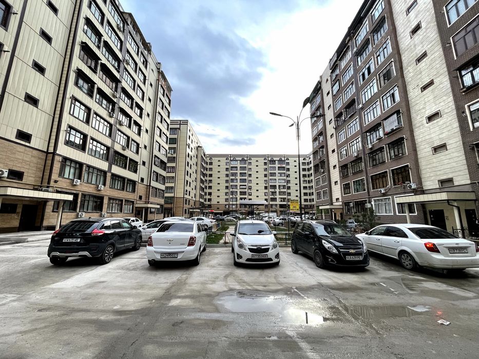 4/1/9 новостройка уй подвали билан сотилади. 98+ 80 м кв подваль