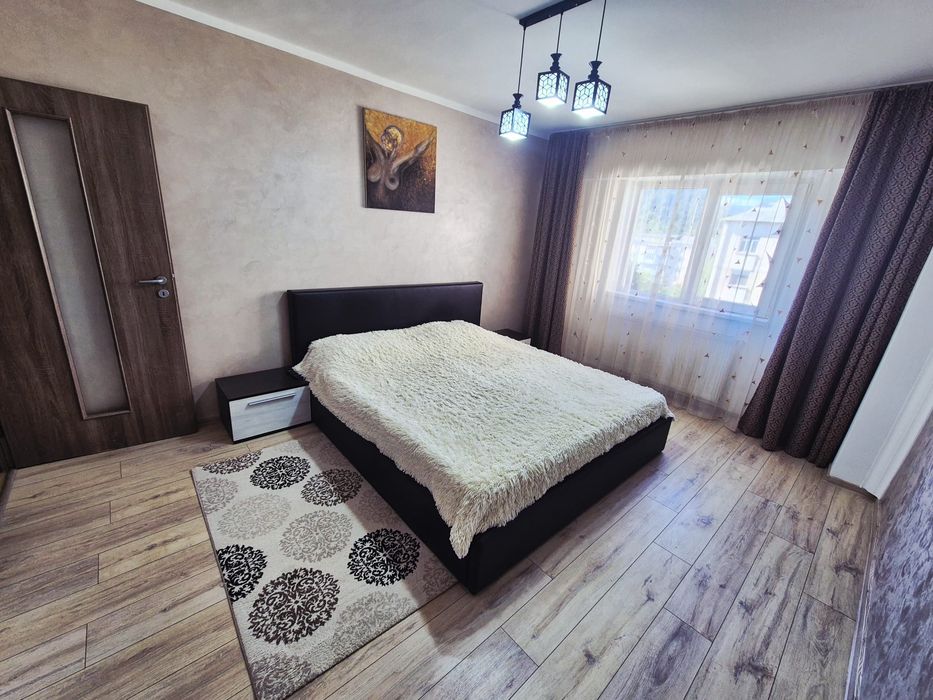 Închiriez apartament 3 camere
