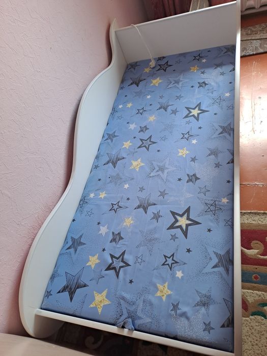 Кровать машина детская