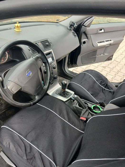 Vand mașina volvo