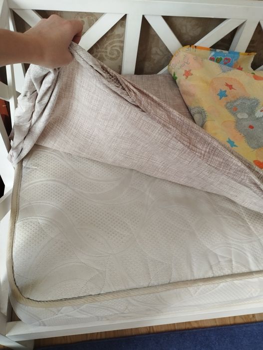 Продам кровать с матрасом  170см*90