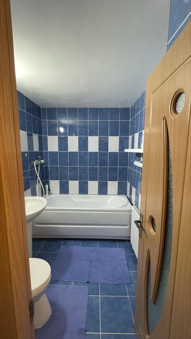 Apartament de inchiriat -2 camere,zona Mall,la 3 minute de școala nr.8