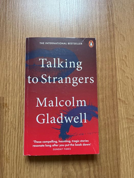 Книга на английски: Talking to strangers - Malcolm Gladwell