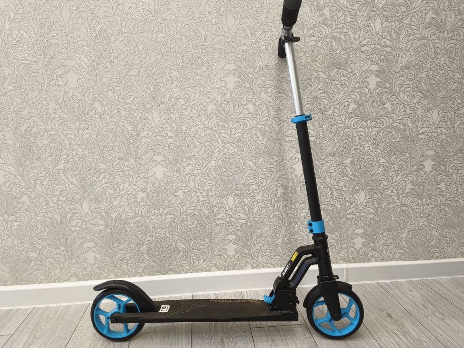 Продам самокат на 5-12 лет в отличном состоянии