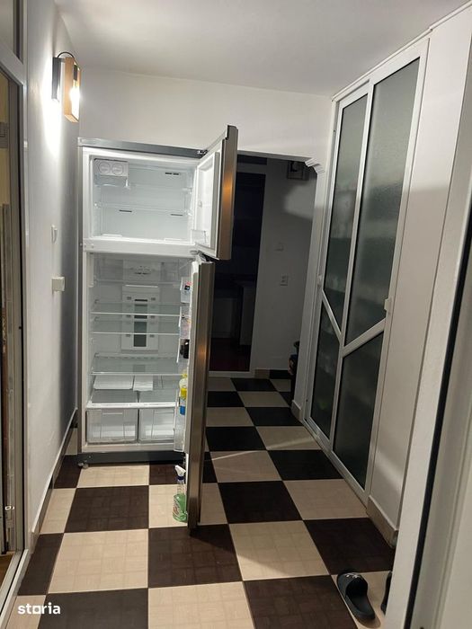 Poarta 6 , 2 camere decomandat cu centrala