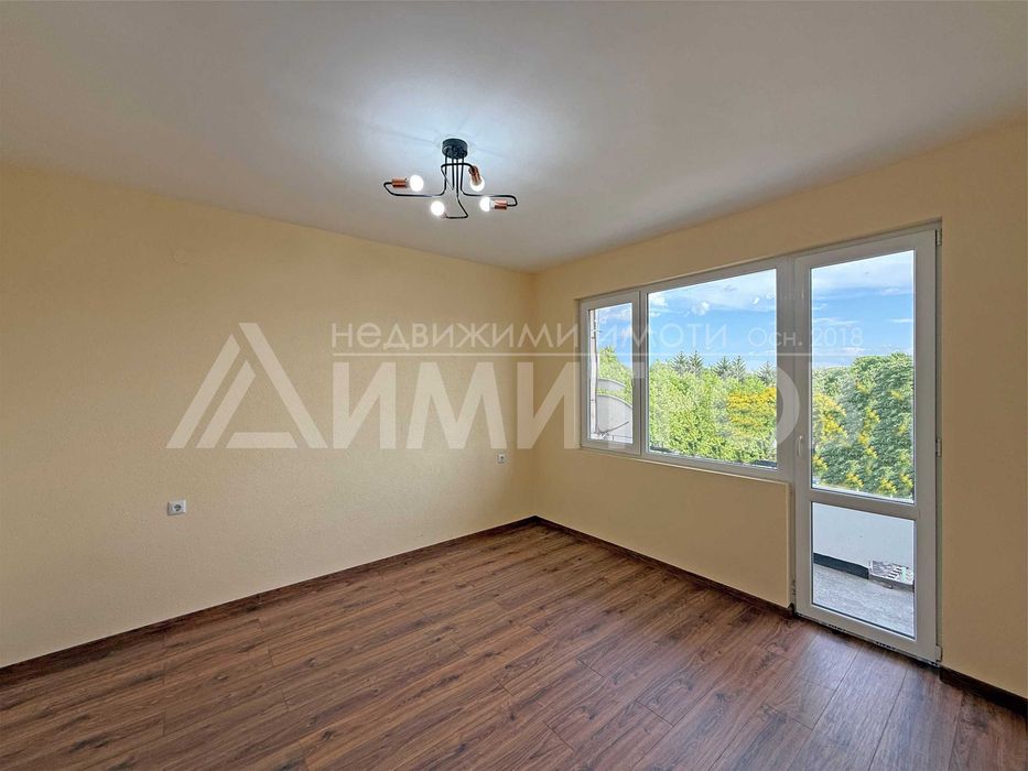 Продава двустаен (2+1) апартамент 56 кв.м. в центъра на в гр. Нови пазар. - снимка 13